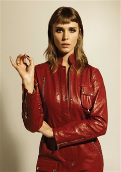 Gaia  Weiss image